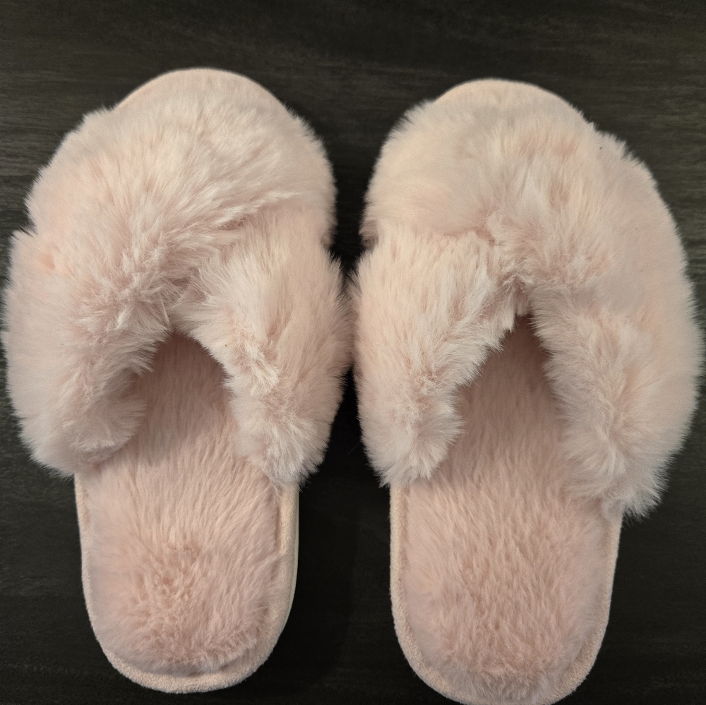Fluffy Pink Women's Slippers NWOT